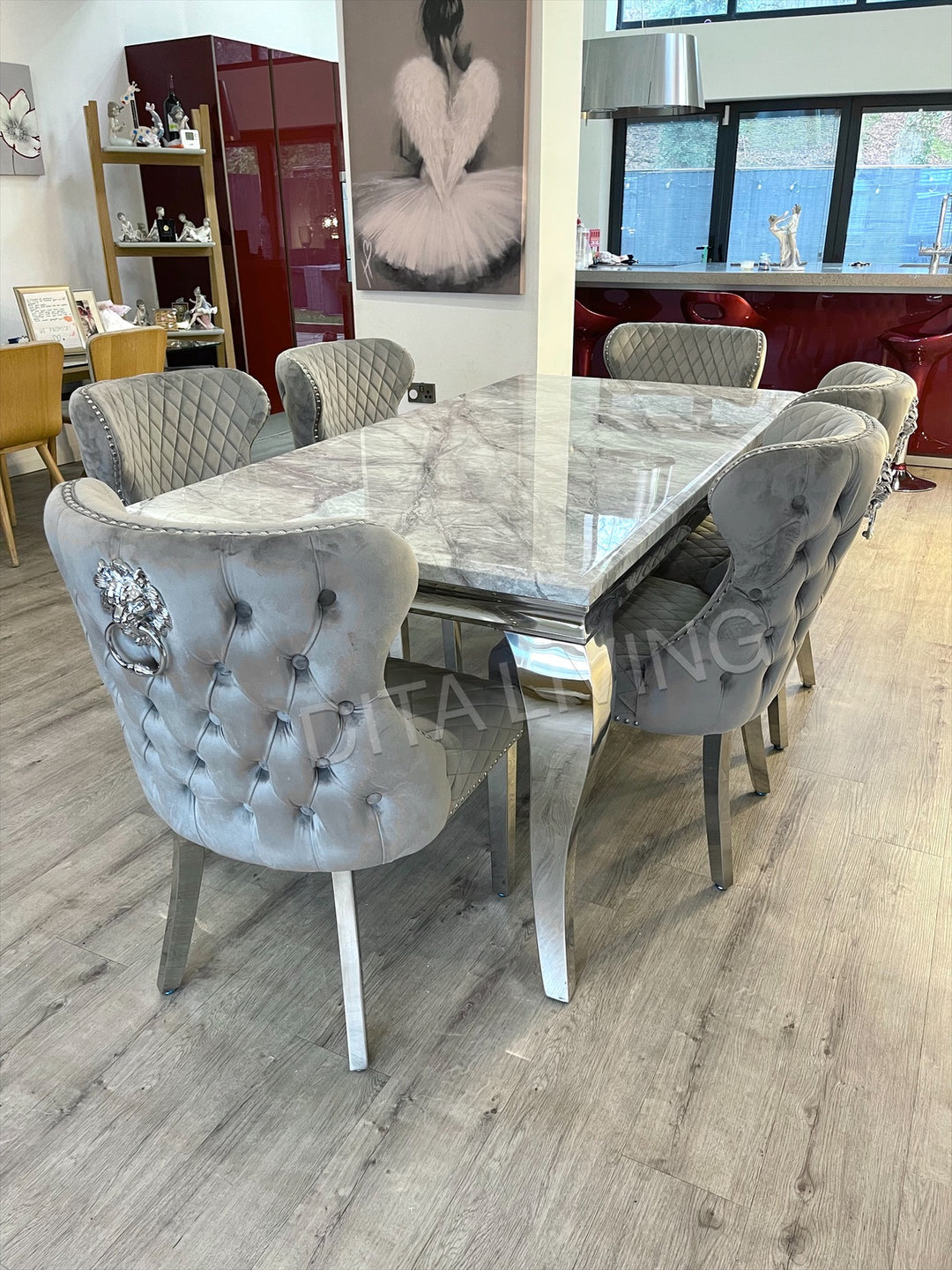 Marble table with knocker chairs discount